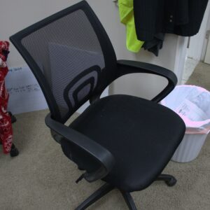 Mesh Back Swivel Office Chair – Black